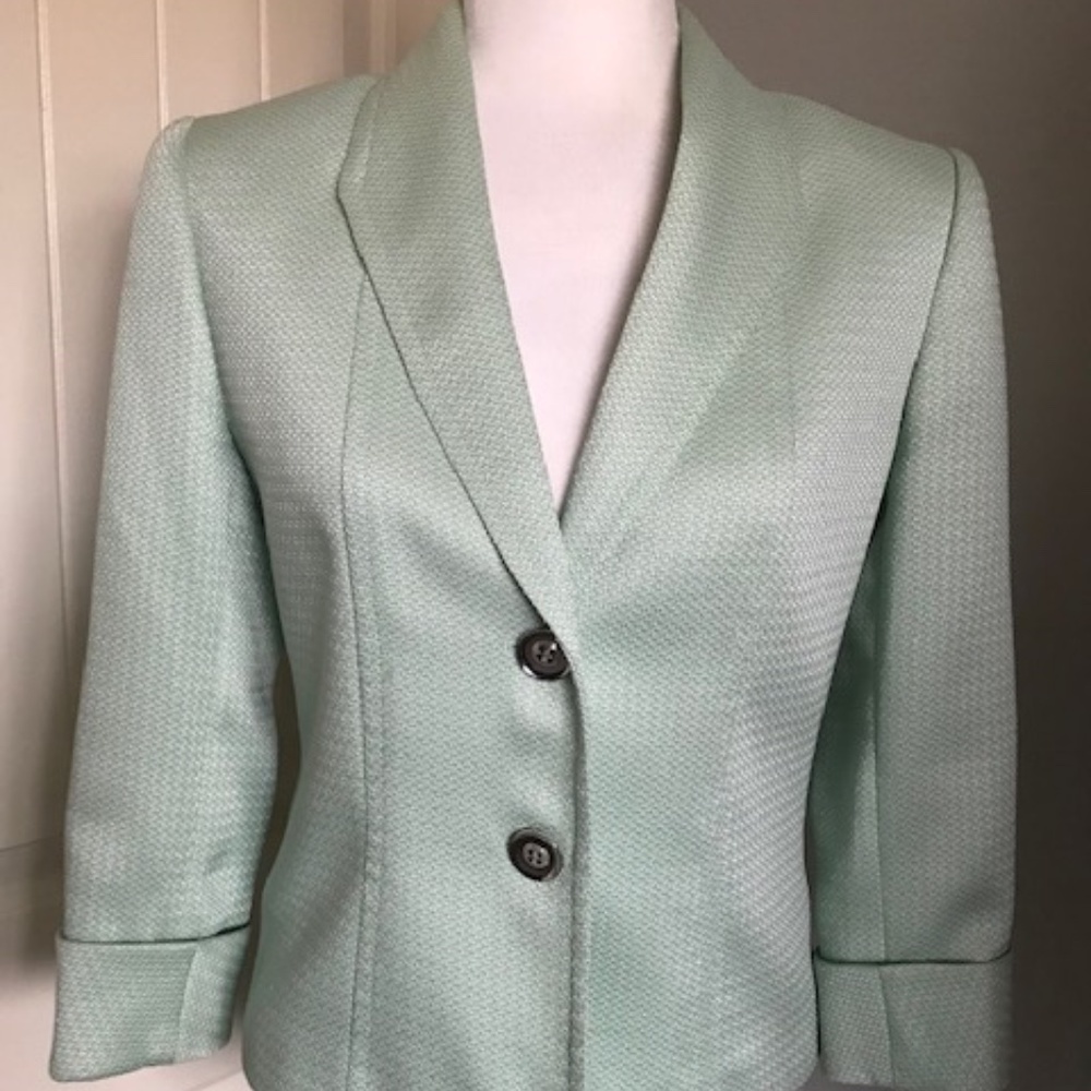 Tahari ASL Women's 3/4 Sleeve 2 Button Fully Lined Blazer Soft Mint. Size 4.